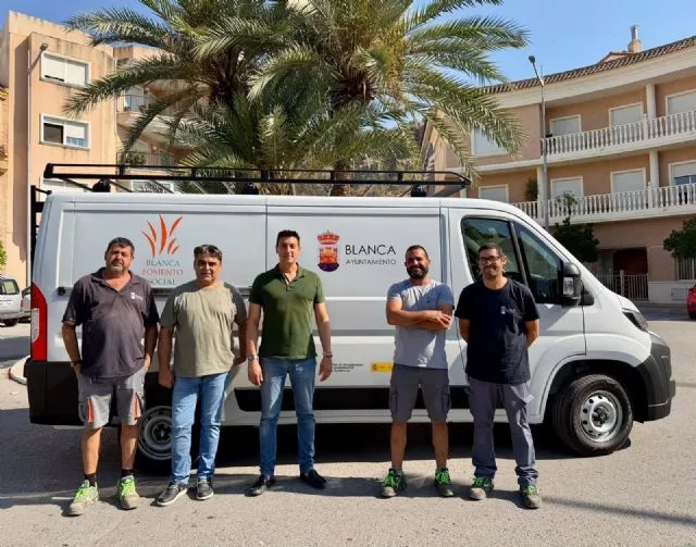 Furgoneta incorporada por el Ayuntamiento de Blanca para facilitar las labores de limpieza de biorresiduos