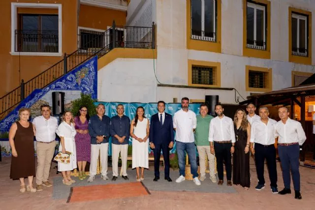 Presentación del proyecto Soiré Casa del Conde en el jardín de la Casa del Conde de Blanca
