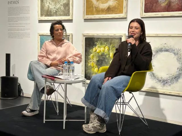 Nerea Pascual durante su encuentro con el público juvenil de Río de Letras en la Fundación Pedro Cano de Blanca.