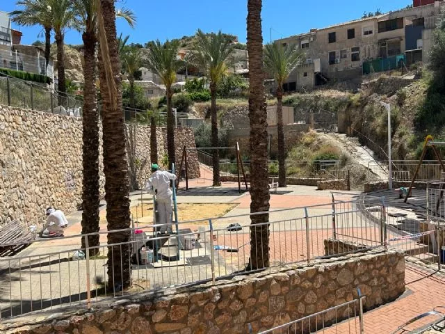 Trabajos de arreglo en el parque del Auditorio del barranco Trux de Blanca