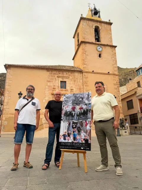 Tres imágenes de Antonio A. Molina Laveda y Ángel Molina Miñano 'Sacris' protagonizan el cartel de los encierros 2026 - 2, Foto 2
